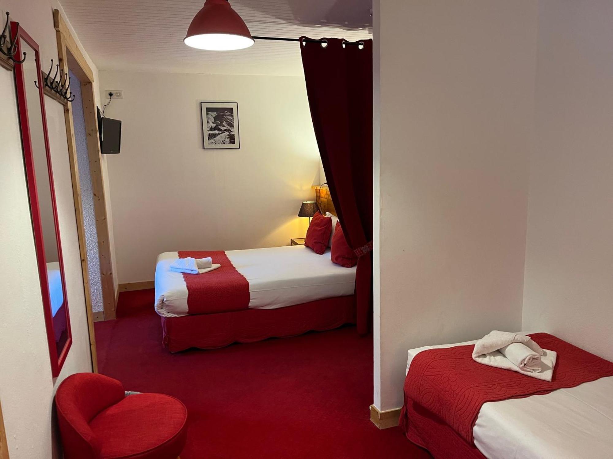 Hotel Valentin Pied Des Pistes لو دوز آلب المظهر الخارجي الصورة