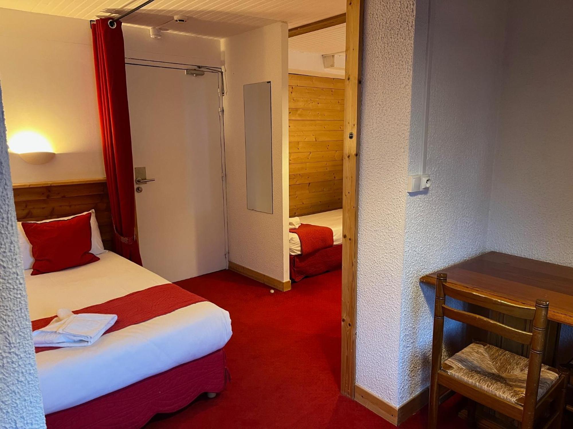 Hotel Valentin Pied Des Pistes لو دوز آلب المظهر الخارجي الصورة